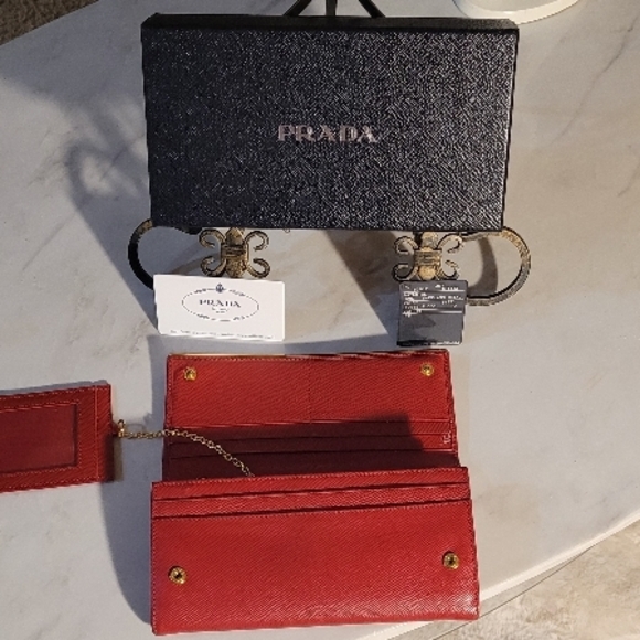 Prada Red Wallet Smooth Leather Elegant Design - Picture 2 of 16